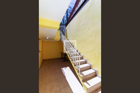 Casa para alugar com 80m², 2 quartos e sem vagaEscada