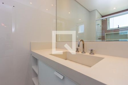 Apartamento à venda com 204m², 3 quartos e 4 vagas Apartamento à venda com 204m², 3 quartos e 4 vagasDetalhe Banheiro Suíte 2