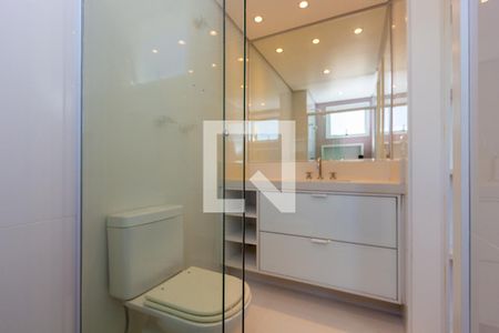 Apartamento à venda com 204m², 3 quartos e 4 vagas Apartamento à venda com 204m², 3 quartos e 4 vagasBanheiro Suíte 2