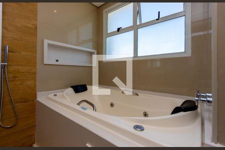 Apartamento à venda com 204m², 3 quartos e 4 vagas Apartamento à venda com 204m², 3 quartos e 4 vagasDetalhe Banheiro Suíte Master