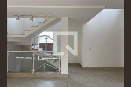 Sala de casa de condomínio para alugar com 3 quartos, 230m² em Jardim São Vicente, Cotia
