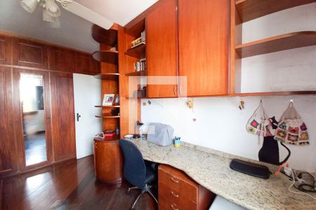 Apartamento à venda com 101m², 3 quartos e 2 vagasQuarto 2