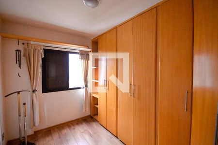 Quarto 2 de apartamento para alugar com 2 quartos, 56m² em Vila Gumercindo, São Paulo
