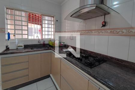 Casa à venda com 182m², 3 quartos e 2 vagas Casa à venda com 182m², 3 quartos e 2 vagasCozinha