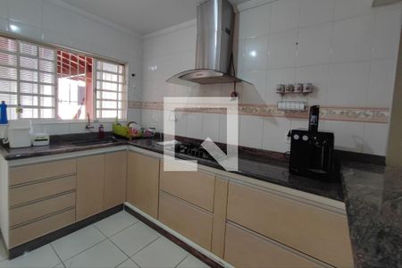 Casa à venda com 182m², 3 quartos e 2 vagas Casa à venda com 182m², 3 quartos e 2 vagasCozinha