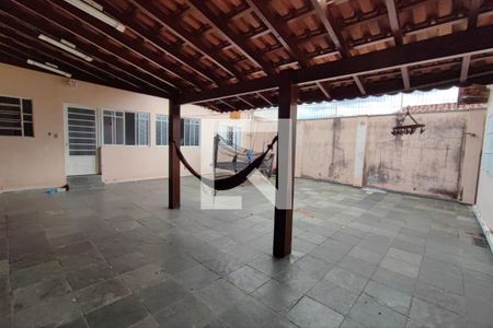 Casa à venda com 182m², 3 quartos e 2 vagas Casa à venda com 182m², 3 quartos e 2 vagasChurrasqueira - Quintal