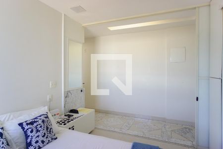 Apartamento à venda com 70m², 2 quartos e 2 vagasSuíte 2
