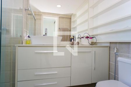 Apartamento à venda com 70m², 2 quartos e 2 vagasBanheiro da Suíte 1