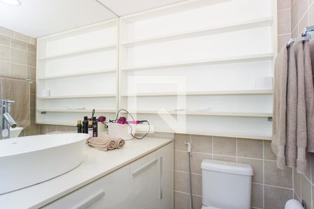 Apartamento à venda com 70m², 2 quartos e 2 vagasBanheiro da Suíte 1