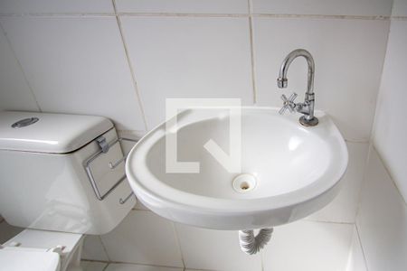 Apartamento para alugar com 46m², 2 quartos e sem vagaDetalhe do banheiro