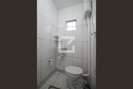 Banheiro de casa para alugar com 1 quarto, 25m² em Vila Talarico, São Paulo