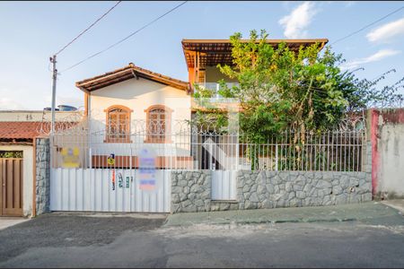 Casa para alugar com 222m², 4 quartos e 2 vagasFachada