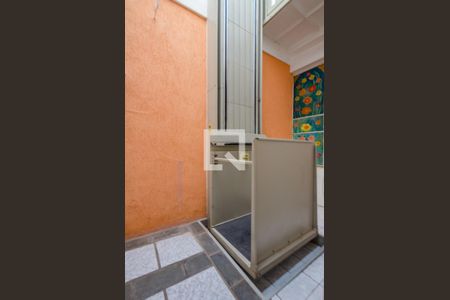 Casa para alugar com 222m², 4 quartos e 2 vagasElevador