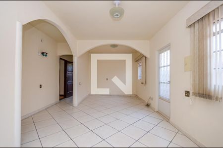 Casa para alugar com 222m², 4 quartos e 2 vagasSala 3