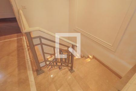 Casa à venda com 370m², 3 quartos e 4 vagasEscadas