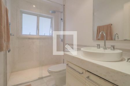 Casa à venda com 370m², 3 quartos e 4 vagasBanheiro Suíte 3