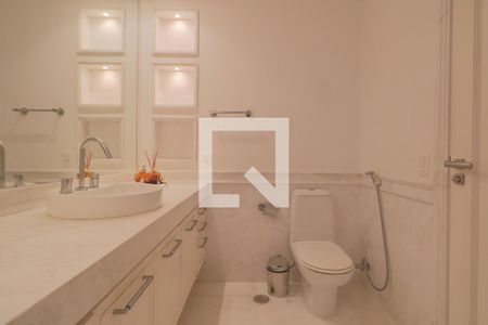 Casa à venda com 370m², 3 quartos e 4 vagasBanheiro Suíte 1