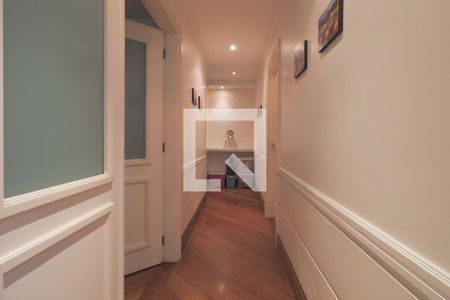 Casa à venda com 370m², 3 quartos e 4 vagasCorredor