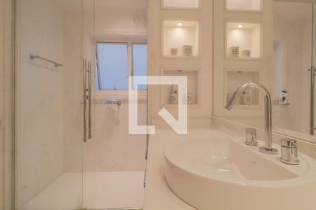 Casa à venda com 370m², 3 quartos e 4 vagasBanheiro Suíte 1