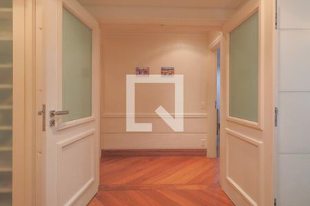 Casa à venda com 370m², 3 quartos e 4 vagasSuíte 2