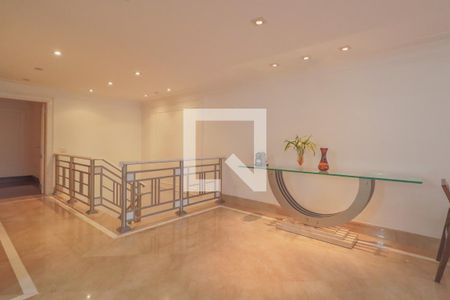 Casa à venda com 370m², 3 quartos e 4 vagasEscadas