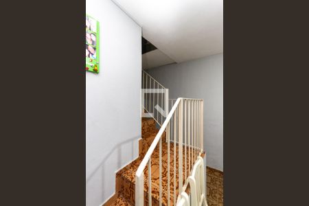 Escada de casa para alugar com 2 quartos, 88m² em Parque Santa Madalena, São Paulo