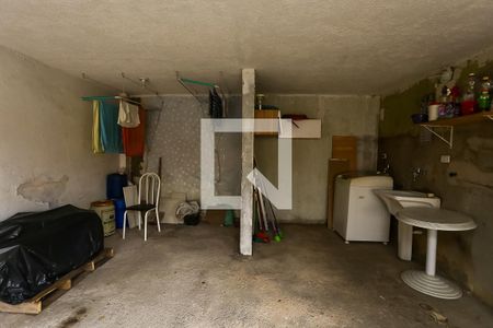 Casa à venda com 460m², 3 quartos e 4 vagasQuintal /Churrasqueira/Serviço