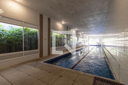 Apartamento à venda com 140m², 3 quartos e 2 vagas Apartamento à venda com 140m², 3 quartos e 2 vagasÁrea comum - Piscina Aquecida