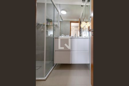 Apartamento à venda com 140m², 3 quartos e 2 vagas Apartamento à venda com 140m², 3 quartos e 2 vagasBanheiro 01 da Suíte 01