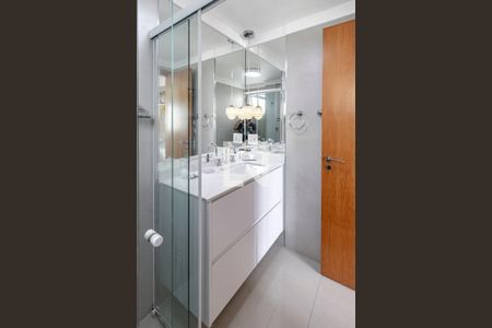 Apartamento à venda com 140m², 3 quartos e 2 vagas Apartamento à venda com 140m², 3 quartos e 2 vagasBanheiro 01 da Suíte 01