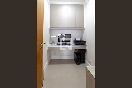 Apartamento à venda com 140m², 3 quartos e 2 vagas Apartamento à venda com 140m², 3 quartos e 2 vagasEscritório