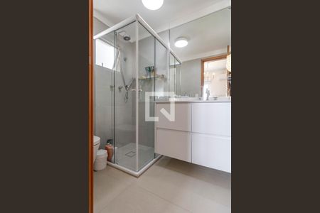 Apartamento à venda com 140m², 3 quartos e 2 vagas Apartamento à venda com 140m², 3 quartos e 2 vagasBanheiro 01 da Suíte 01