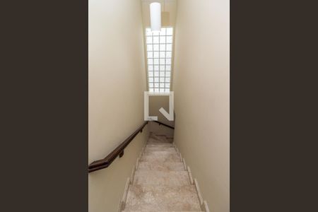 Casa à venda com 206m², 3 quartos e 2 vagasEscada