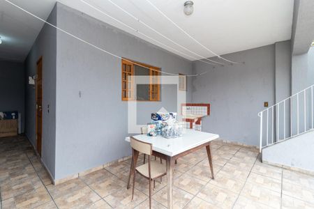 Casa à venda com 206m², 3 quartos e 2 vagasÁrea de Serviço 2