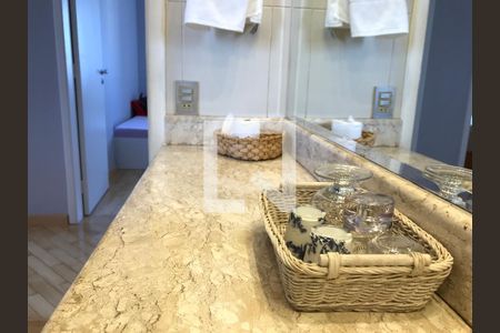 Apartamento à venda com 90m², 3 quartos e 2 vagasBanheiro 