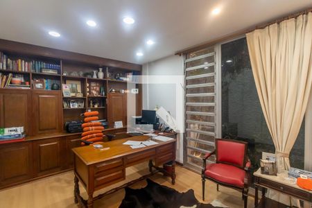 Casa à venda com 600m², 4 quartos e 5 vagasEscritório