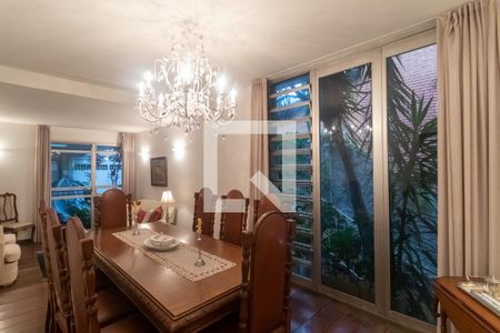 Sala de casa à venda com 4 quartos, 600m² em Vila Madalena, São Paulo