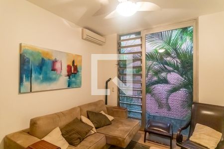 Sala de TV de casa à venda com 4 quartos, 600m² em Vila Madalena, São Paulo