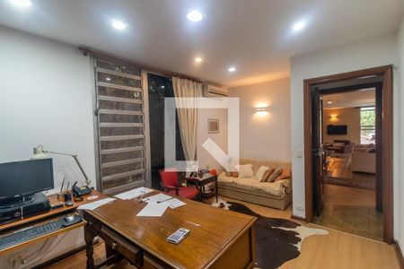 Casa à venda com 600m², 4 quartos e 5 vagasEscritório