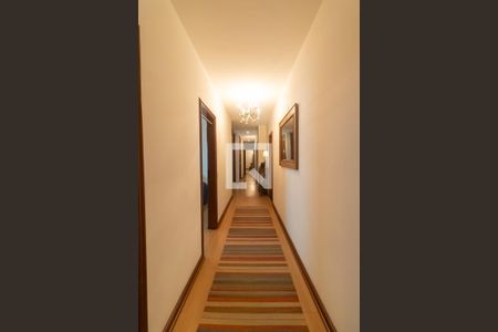 Casa à venda com 600m², 4 quartos e 5 vagasCorredor