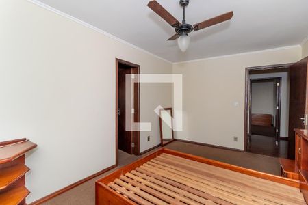 Quarto Suíte de casa à venda com 4 quartos, 330m² em Vila Ipiranga, Porto Alegre