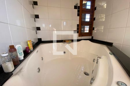 Casa à venda com 180m², 3 quartos e 3 vagasBanheiro 2 da Suíte