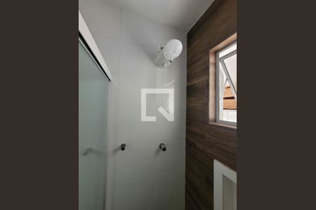 Banheiro de casa de condomínio para alugar com 1 quarto, 25m² em Vila Arapuã, São Paulo