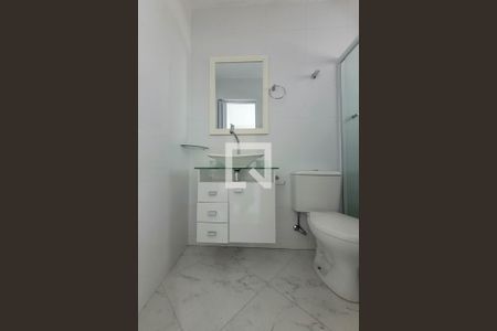Banheiro de casa de condomínio para alugar com 1 quarto, 25m² em Vila Arapuã, São Paulo
