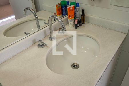 Apartamento à venda com 98m², 2 quartos e 2 vagasSuíte - Banheiro