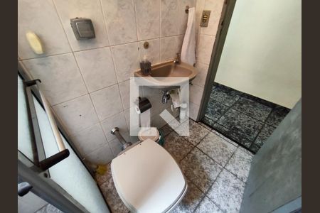 Casa à venda com 152m², 4 quartos e 1 vaga Casa à venda com 152m², 4 quartos e 1 vagaBanheiro