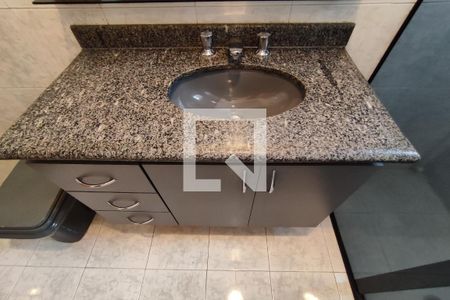 Casa à venda com 180m², 3 quartos e 2 vagasBanheiro da Suíte 2