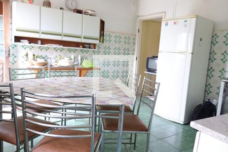 Casa à venda com 300m², 4 quartos e 8 vagasCozinha