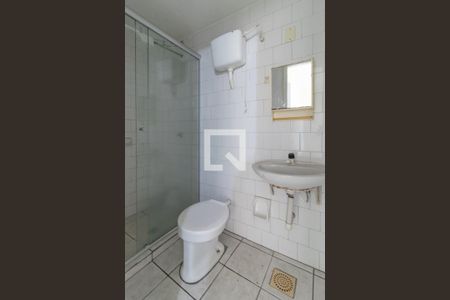 Banheiro de apartamento à venda com 1 quarto, 50m² em Cavalhada, Porto Alegre