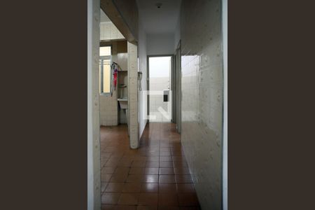 Corredor para Cozinha, Banheiro e  Quartos de apartamento para alugar com 2 quartos, 68m² em Encruzilhada, Santos